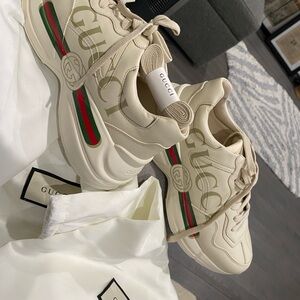 Gucci RHYTON SNEAKER WITH GUCCI LOGO